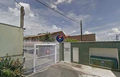 Imagem: A casa em condomínio possui 3 Dormitórios, 1 Banheiro, 2 Vagas