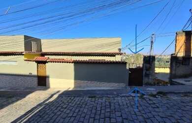 Imagem: A casa possui 3 Dormitórios, 1 Banheiro e está localizado