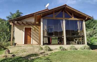 Imagem: A casa possui 2 Dormitórios, 1 Banheiro, 65m² de Área e