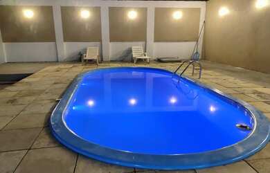 Imagem: A casa possui 4 Dormitórios, 5 Banheiros, 5 Vagas na garagem