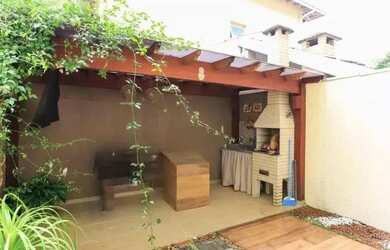 Imagem: A casa em condomínio possui 3 Dormitórios, 2 Banheiros, 2