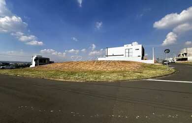 Imagem: O terreno possui 402m² de Área e está localizado em Ondas