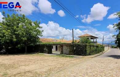 Imagem: A casa possui 5 Dormitórios, 2 Banheiros, 5 Vagas na garagem