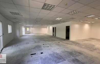 Imagem: O depósito possui 5 Vagas na garagem, 258m² de Área e está