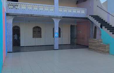 Imagem: A casa possui 3 Dormitórios, 2 Banheiros, 2 Vagas na garagem