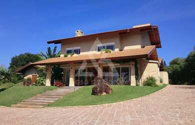 Imagem: A casa em condomínio possui 4 Dormitórios, 5 Banheiros, 4