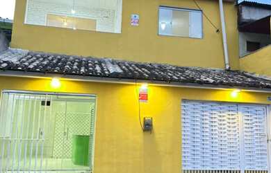 Imagem: A casa possui 5 Dormitórios, 4 Banheiros e 1 Vaga na garagem