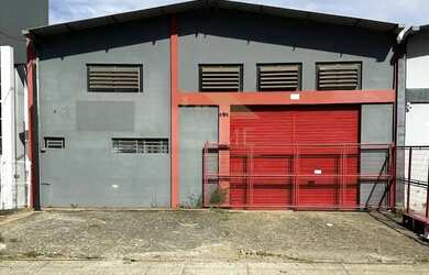 Imagem: O depósito possui 4 Vagas na garagem, 350m² de Área e está