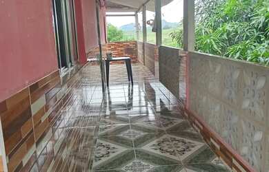 Imagem: A casa possui 2 Dormitórios, 1 Banheiro, 3 Vagas na garagem