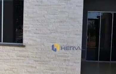 Imagem: A casa possui 2 Dormitórios, 2 Banheiros, 2 Vagas na garagem