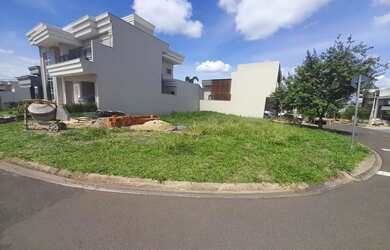 Imagem: O terreno possui 254m² de Área e está localizado em Parque