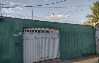 Imagem: A casa possui 3 Dormitórios, 3 Banheiros, 2 Vagas na garagem