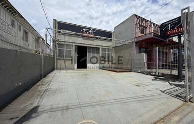 Imagem: O depósito possui 5 Vagas na garagem, 300m² de Área e está