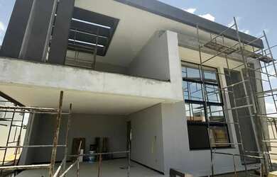 Imagem: A casa em condomínio possui 4 Dormitórios, 5 Banheiros, 4