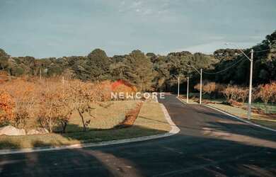 Imagem: O terreno possui 799m² de Área e está localizado em Gramado