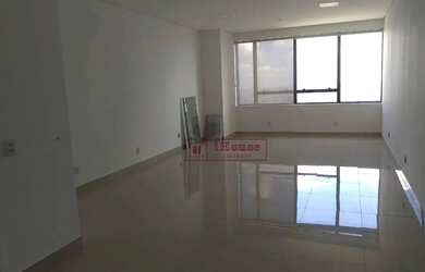 Imagem: O depósito possui 1 Vaga na garagem e 47m² de Área e está