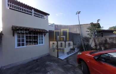 Imagem: A casa possui 3 Dormitórios, 3 Banheiros, 2 Vagas na garagem