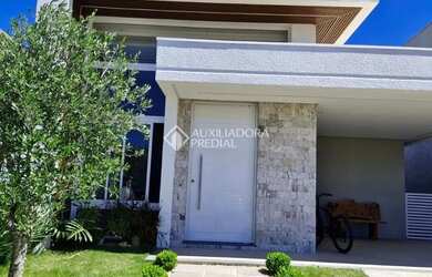 Imagem: A casa em condomínio possui 3 Dormitórios, 1 Banheiro, 1 Vaga