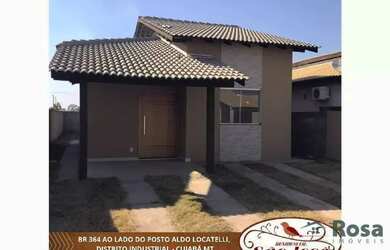 Imagem: A casa possui 3 Dormitórios, 2 Banheiros, 2 Vagas na garagem