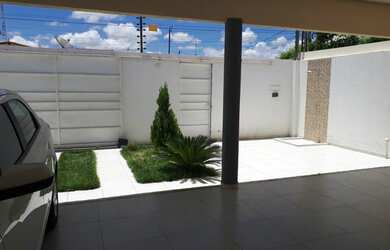 Imagem: A casa possui 3 Dormitórios, 3 Vagas na garagem, 162m² de