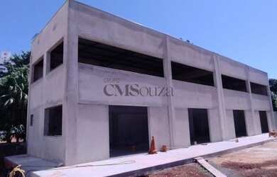 Imagem: O depósito possui 5 Vagas na garagem, 250m² de Área e está