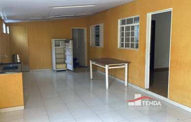 Imagem: A casa possui 2 Dormitórios, 1 Banheiro, 2 Vagas na garagem