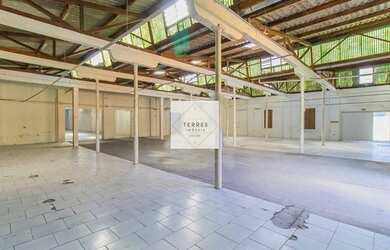 Imagem: O depósito possui 5 Vagas na garagem, 4.646m² de Área e