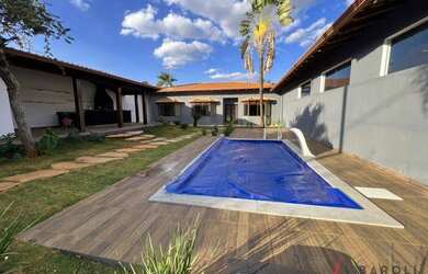 Imagem: A casa em condomínio possui 4 Dormitórios, 5 Banheiros, 5