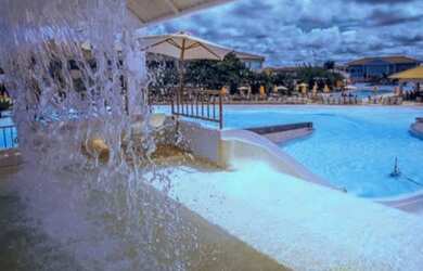 Imagem: O apartamento possui 1 Dormitório, Acomodam 5 pessoas, 1 Vaga