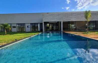 Imagem: A casa em condomínio possui 5 Dormitórios, 5 Banheiros, 5