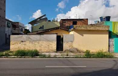 Imagem: A casa possui 1 Dormitório, 1 Banheiro, 1 Vaga na garagem