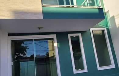 Imagem: A casa possui 3 Dormitórios, 3 Banheiros, 2 Vagas na garagem