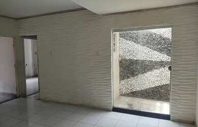 Imagem: A casa possui 4 Dormitórios, 2 Banheiros, 2 Vagas na garagem