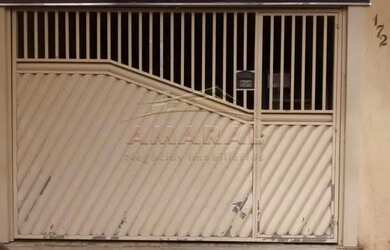 Imagem: A casa possui 2 Dormitórios, 1 Banheiro, 2 Vagas na garagem