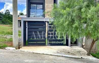 Imagem: A casa em condomínio possui 3 Dormitórios, 3 Banheiros, 2