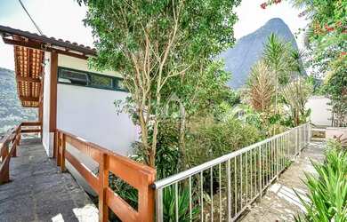 Imagem: A casa em condomínio possui 2 Dormitórios, 3 Banheiros, 2