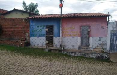 Imagem: A casa possui 2 Dormitórios, 2 Banheiros e está localizado