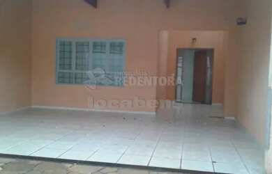 Imagem: A casa possui 3 Dormitórios, 3 Banheiros, 4 Vagas na garagem