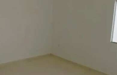 Imagem: A casa possui 2 Dormitórios, 2 Banheiros, 2 Vagas na garagem