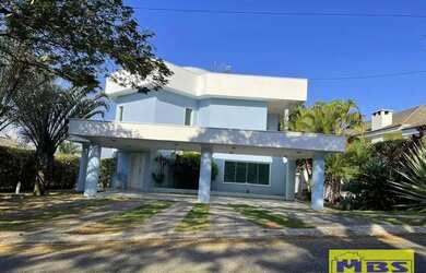 Imagem: A casa em condomínio possui 5 Dormitórios, 5 Banheiros, 4