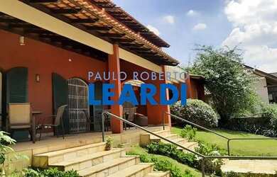 Imagem: A casa em condomínio possui 4 Dormitórios, 5 Banheiros, 4