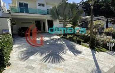 Imagem: A casa possui 4 Dormitórios, 5 Banheiros, 5 Vagas na garagem