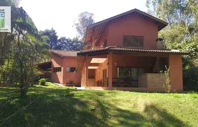 Imagem: A casa em condomínio possui 4 Dormitórios, 3 Banheiros, 4