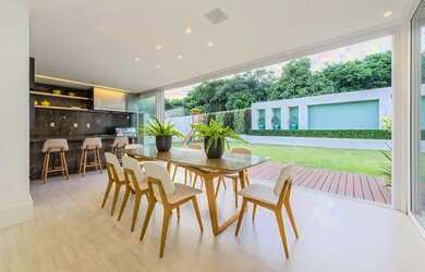 Imagem: A casa em condomínio possui 4 Dormitórios, 5 Banheiros, 4