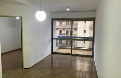 Imagem: O apartamento possui 1 Dormitório, 1 Banheiro, 1 Vaga na garagem