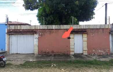 Imagem: A casa possui 3 Dormitórios e 2 Banheiros e está localizado