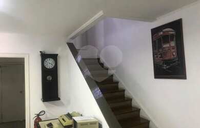 Imagem 2: Jardim América. 800m² de Área, 5 Vagas na garageme1 Dormitório