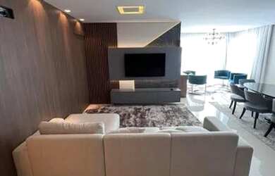 Imagem: O apartamento possui 3 Dormitórios, 1 Banheiro, 3 Vagas na