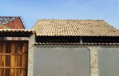 Imagem: A casa possui 2 Dormitórios, 1 Banheiro, 1 Vaga na garagem