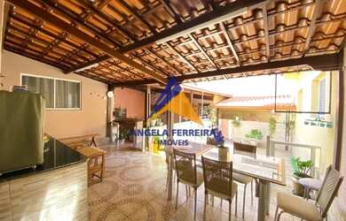 Imagem: A casa possui 3 Dormitórios, 3 Banheiros, 4 Vagas na garagem